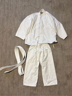 Kids White Martial Arts Uniform Set with Belt - size 00